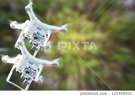 4 propellers mounted on a white camera Separated from the background clipping part 125930503