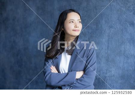 Businesswoman making arms Businesswoman making arms 125932580