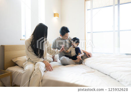 Bedroom family 125932628