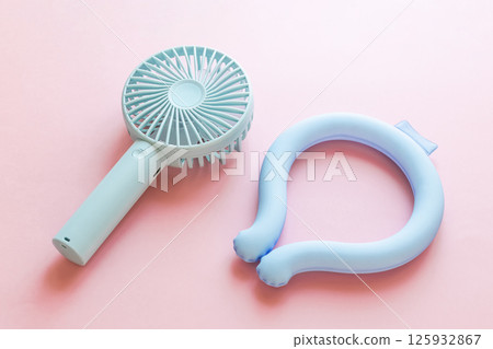 Handy fans and neck coolers: summer heatstroke prevention items 125932867