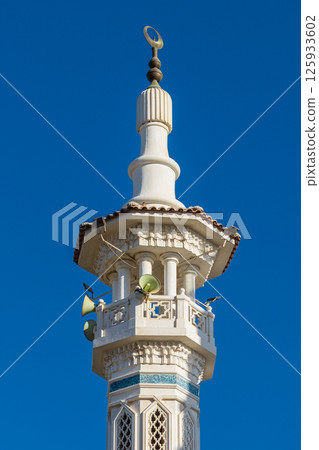 White minaret of mosque in Arabic city White minaret of mosque in Arabic city 125933602