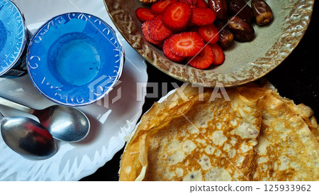yogurt, strawberry, crepe 125933962