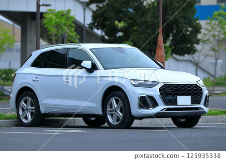 白色德國車圖片 125935338