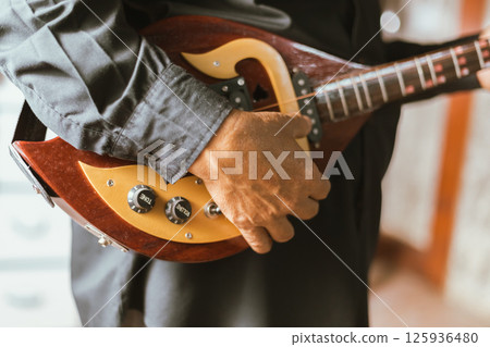 Close up hand playing Thai Mandolin 125936480
