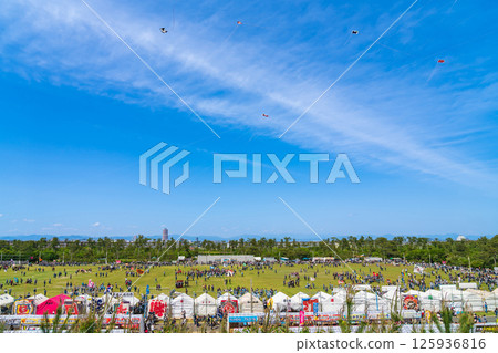 Hamamatsu Festival, Kite-flying contest at Nakatajima Sand Dunes (Hamamatsu City, Shizuoka Prefecture) Hamamatsu Festival, Kite-flying contest at Nakatajima Sand Dunes (Hamamatsu City, Shizuoka Prefecture) 125936816