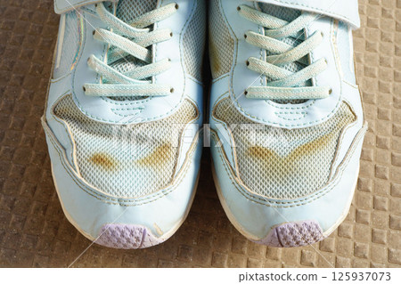 Children's girls' sneakers. Foam sneaker cleaner is applied to the toes of dirty sneakers. 125937073