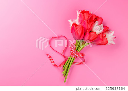 Pink and white tulip bouquet on a soft pink background 125938164