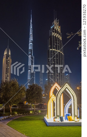 Illuminated park with famous Dubai skyline view at night 125938270