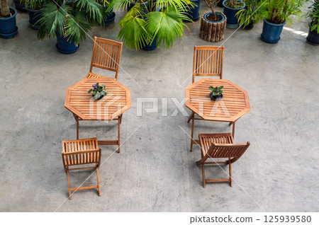 時尚的椅子 125939580