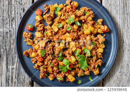 ground beef stew of potatoes and chopped tomatoes ground beef stew of potatoes and chopped tomatoes 125939648