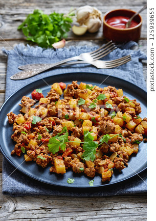 ground beef stew of potatoes and chopped tomatoes ground beef stew of potatoes and chopped tomatoes 125939655