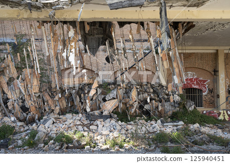 old abandoned industrial structure old abandoned industrial structure 125940451