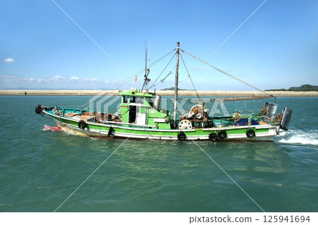 Bulbous-bow fishing boat: Bulbous-bowed bow. 125941694