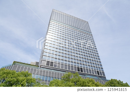 New Chunichi Building from the city park (Naka-ku, Nagoya City, Aichi Prefecture) 125941815