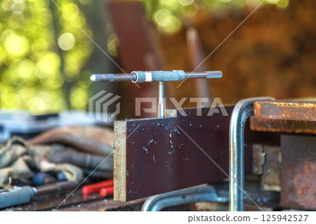 Cutting tool. Threading in the hole 125942527