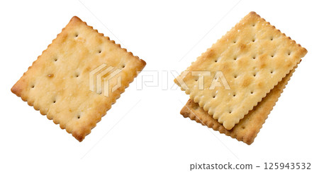 Golden square crackers, crispy and perfect for snacking, appetizing and crunchy 125943532