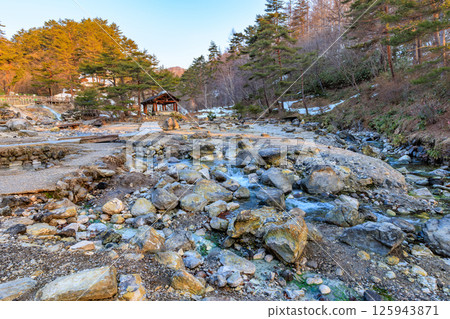 群馬縣吾妻郡草津溫泉西之河原公園清晨 群馬縣吾妻郡草津溫泉西之河原公園清晨 125943871