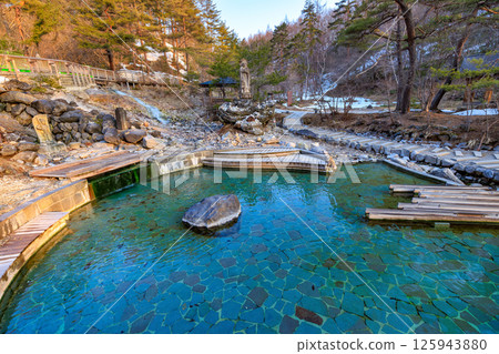 群馬縣吾妻郡草津溫泉西之河原公園清晨 群馬縣吾妻郡草津溫泉西之河原公園清晨 125943880