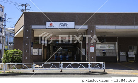 Senzoku Station on the Tokyu Meguro Line Senzoku Station on the Tokyu Meguro Line 125945169