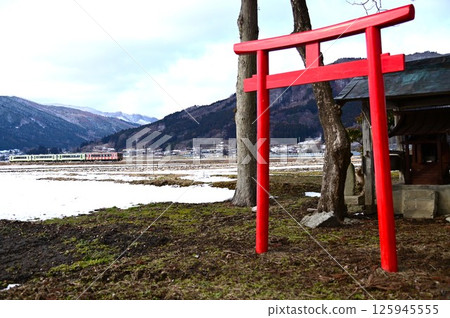 從神社看到的釜石線Kiha 110系列 125945555