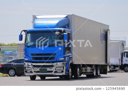 Logistics truck image 125945690