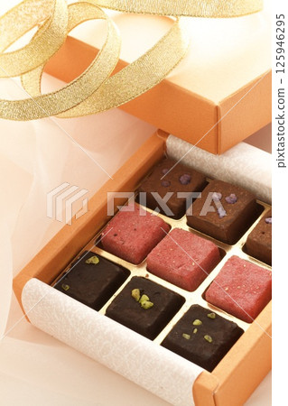 Raw chocolate gift Raw chocolate gift 125946295