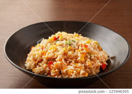 Brown rice fried rice 125946305