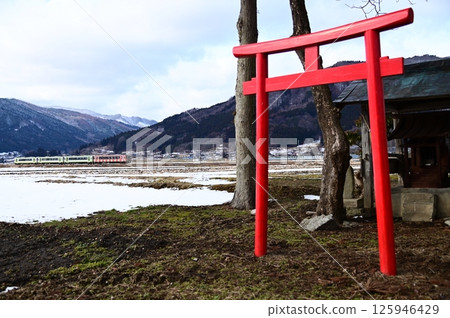 Kamaishi Line Kiha 110 series seen from the shrine 125946429