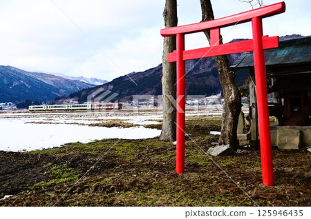 Kamaishi Line Kiha 110 series seen from the shrine 125946435