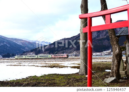 Kamaishi Line Kiha 110 series seen from the shrine 125946437