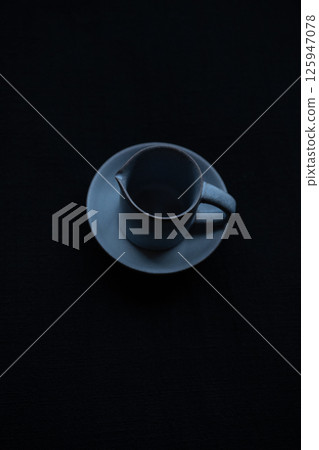Ceramic art placed on indigo-dyed cloth 125947078
