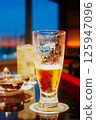 商業照片: 啤酒· 旅館· 酒吧· 美麗· 夜· 視圖 125947096