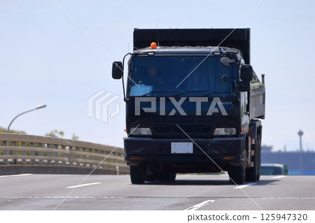 自卸車圖像 125947320