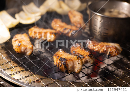 Delicious charcoal-grilled pork belly and garlic Delicious charcoal-grilled pork belly and garlic 125947431