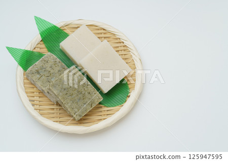 切塊麻糬與方塊麻糬 |普通白麻糬和艾蒿麻糬 125947595