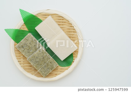 切塊麻糬與方塊麻糬 |普通白麻糬和艾蒿麻糬 125947599