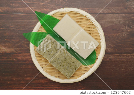 切塊麻糬與方塊麻糬 |普通白麻糬和艾蒿麻糬 125947602