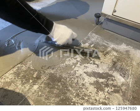 Adjusting the base of the common hallway of an apartment building after removing the long sheeting Adjusting the base of the common hallway of an apartment building after removing the long sheeting 125947680
