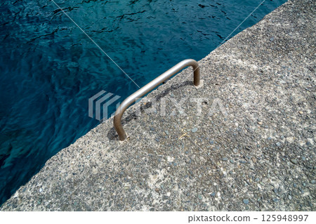 ladder, ladders, ocean 125948997