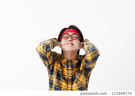 穿著格子衣服的年輕人 穿著格子衣服的年輕人 125949174