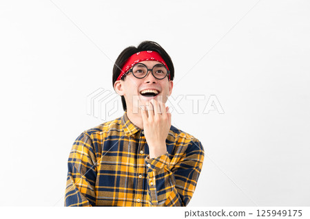穿著格子衣服的年輕人 穿著格子衣服的年輕人 125949175
