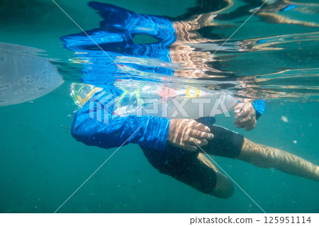 blue water, ocean, sea 125951114