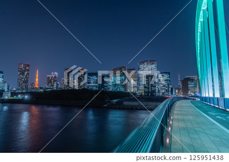 Night view of Tsukiji Bridge over the Sumida River 125951438