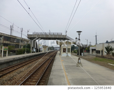 台灣苗栗-01.26.2014:和龍鎮台北鐵路龍崗月台、軌道、興仁路橋 台灣苗栗-01.26.2014:和龍鎮台北鐵路龍崗月台、軌道、興仁路橋 125951640