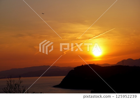島原半島縣立公園愛諾天文台的凝結尾跡與日落 島原半島縣立公園愛諾天文台的凝結尾跡與日落 125952239