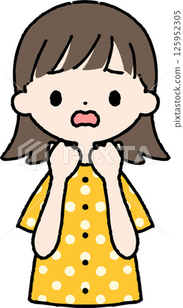 一名短髮、上身穿著睡衣的女子陷入困境 125952305