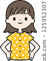A woman with short hair and an upper body wearing pajamas is full of confidence 125952307