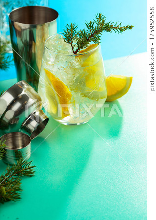 Gin and tonic cocktail with crushed ice and lemon slices. Gin and tonic cocktail with crushed ice and lemon slices. 125952558