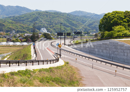 新開通的高速公路 新開通的高速公路 125952757