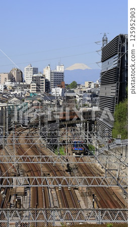 "Tokyo Fujimizaka" at the Ookayama Campus of Tokyo University of Science, with a train passing through the overpass between the Tokyu Oimachi Line and Meguro Line and Mount Fuji "Tokyo Fujimizaka" at the Ookayama Campus of Tokyo University of Science, with a train passing through the overpass between the Tokyu Oimachi Line and Meguro Line and Mount Fuji 125952903